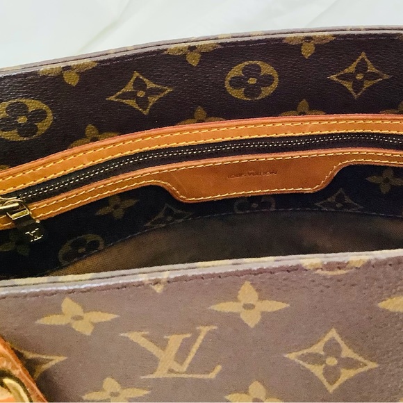 Vintage Louise Vuitton Messenger Tote with wallet. - Picture 2 of 5
